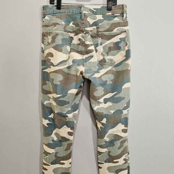 MOTHER Camo High Waisted Looker Ankle Fray - Picture 11 of 12